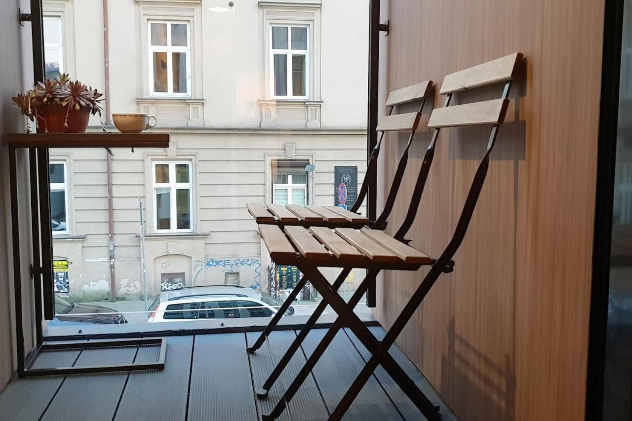 Boutique 108 - Old City, Luxury Apt. With A Garage Краков Экстерьер фото