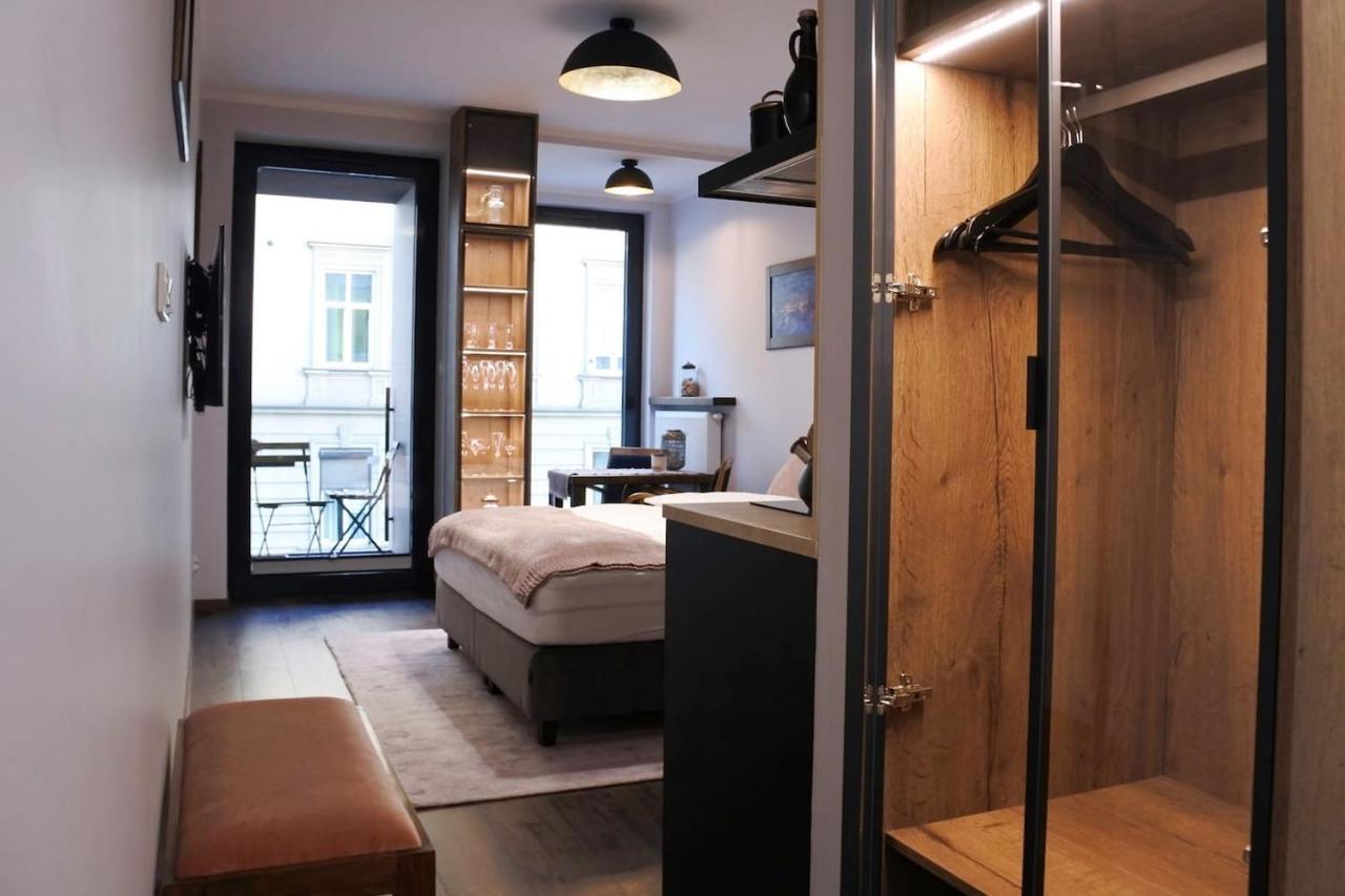 Boutique 108 - Old City, Luxury Apt. With A Garage Краков Экстерьер фото