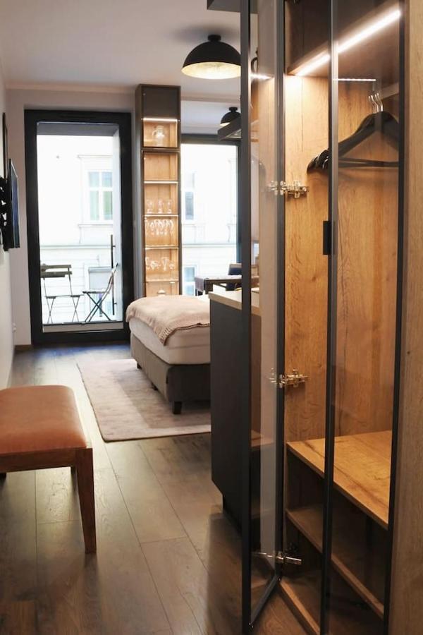Boutique 108 - Old City, Luxury Apt. With A Garage Краков Экстерьер фото