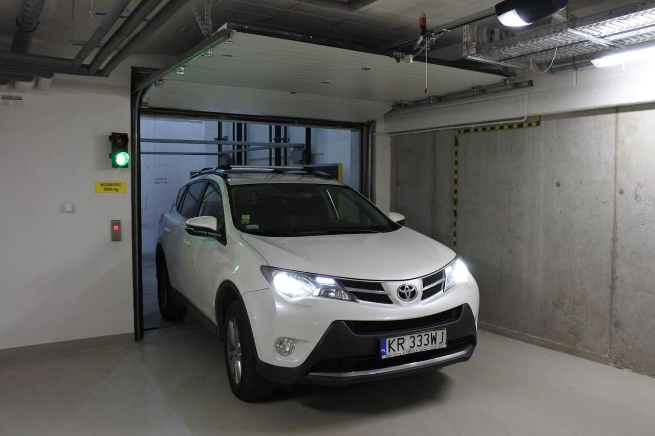 Boutique 108 - Old City, Luxury Apt. With A Garage Краков Экстерьер фото